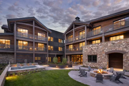 The Rusty Parrot Lodge and Spa Отели в г. Джексон