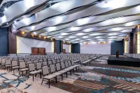DoubleTree by Hilton Cedar Rapids Convention Complex - Pet Friendly