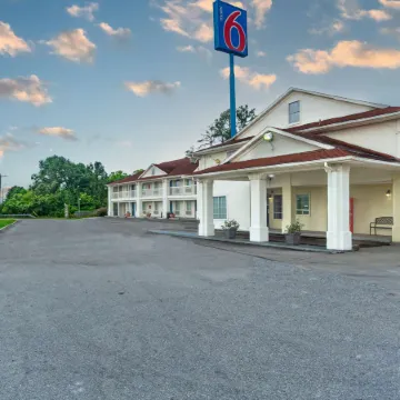 Motel 6 Livingston, TX