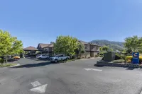 Comfort Inn & Suites Ukiah Mendocino County - Parkplatz