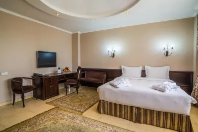 Royal Petrol Hotel Hotels near Aspera