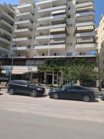 Friend & Family Apartment Himare Отели рядом с достопримечательностью «Qeparo Beach»