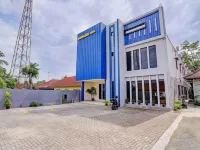 Hotel Andono Near Yia Mitra RedDoorz فنادق في Temon Kulon