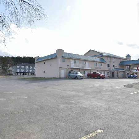 Ramada by Wyndham 100 Mile House