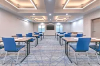 Holiday Inn Express & Suites Winnie