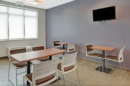 Microtel Inn & Suites by Wyndham Philadelphia Airport Ridley Отели в г. Делавэр