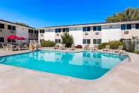 Econo Lodge - piscina