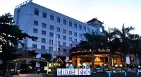 Blue Sky Hotel - Pools