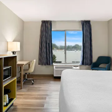 Days Inn & Suites by Wyndham Warren