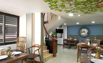 Ancient Lane Hotel