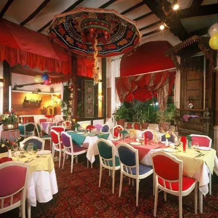 Hotel l'Auberge du Souverain Отели рядом с достопримечательностью «Международный музей марионеток Перюше»