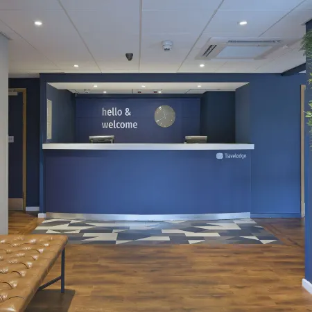 TRAVELODGE STOCKPORT Отели рядом с достопримечательностью «Дидсбери»