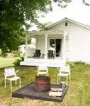 The Lakeside Motel