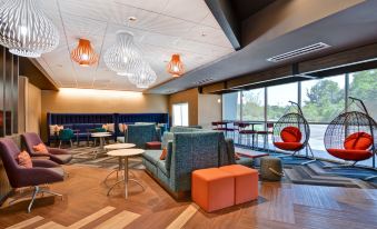 Tru by Hilton Middletown