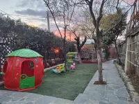 Safari House Hotels in Saguramo
