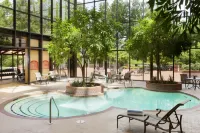 DoubleTree by Hilton Charlottesville - Pools