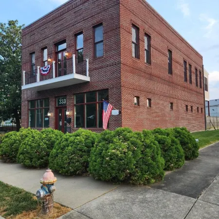 DOWNTOWN 2ND FLOOR LUXURIOUS CONDO 3 BLOCKS OFF BROADWAY IN A QUIET NEIGHBORHOOD