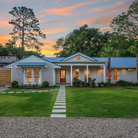 The Oyster - East Beach-Saltwater Pool, Hot Tub, Fire Pit, Ping Pong & Corn Hole
