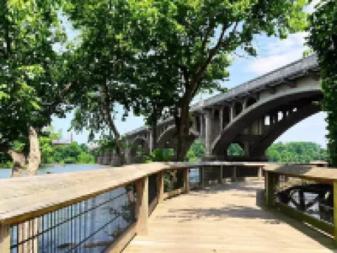 Peaceful Vibes near the riverwalk, USC & Ft Jack Hotels in Cayce