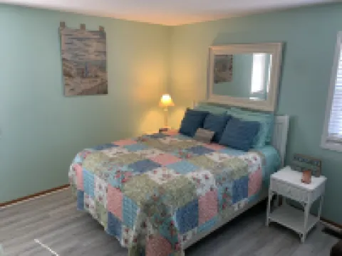 Sunrise or Sunset, 2 blocks from the beach and 1 block from the Bay!