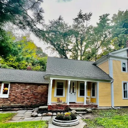 Charming renovated historical farmhouse in the heart of wine country!