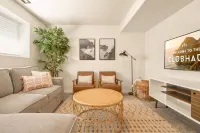 Modern walk-out apartment centrally located in COS!