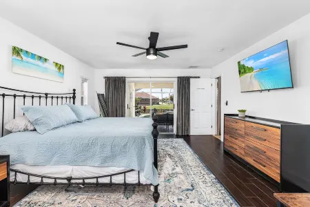 PARADISE COVE- Spacious Canal Home with htd saltwater Pool! Sleeps 13!