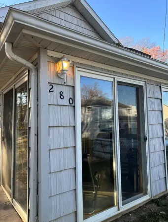 Remodeled cozy retreat with a lake front view on Devils Lake. Pet Friendly! Отели в г. Ленауи Каунти