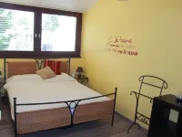 Port Ripaille: Your house right on the lake / the best of mountains and sea! Hotels in Publier