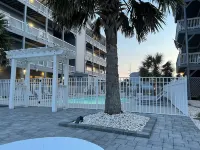 Gorgeous Ocean Views - 1 min walk to beach access! - 2-Star
