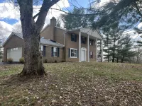 Spacious and private home. Located 2 miles from the Creation Museum. Sleeps 14.