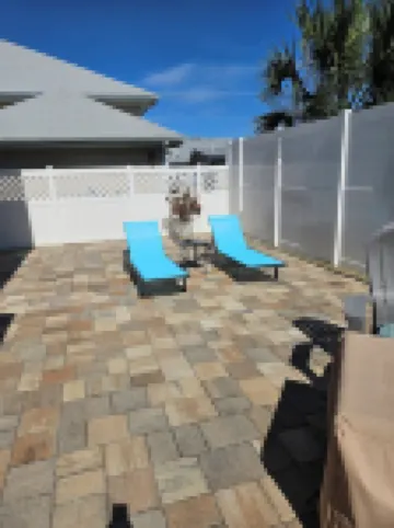 1ST STREET RETREAT UPDATED DOG FRIENDLY APARTMENT WITH FENCED IN YARD!!