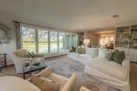 Cozy cottage on the Colorado Hotels in Columbus