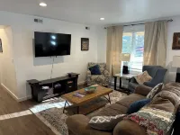 Walk to Breweries, Live Music, Restaurants, Parking, Fenced Yard.