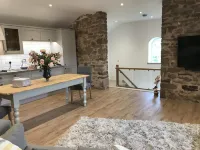 THE HAYLOFT CHESHIRE- A Brand new stunning barn conversion.