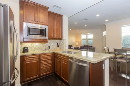 Cozy 3-bedroom townhome in charming Arcadia/Pasadena with AC, WiFi