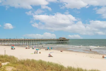 Mermaids Haven: 6 Bedroom, 4 Bathroom on the beach Sleeps 16! Отели рядом с достопримечательностью «TPC Myrtle Beach»