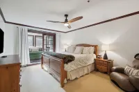 Spacious 2BD + Den, Ski In OutIn the Heart of Beaver Creek VillagePool jacuzzi