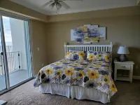 Gorgeous1st Floor 3/2 condo with private beach. 7th night free for weekly rental