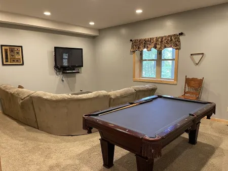 Spacious cabin surrounded by nature… w/ Pool table, Firepit....