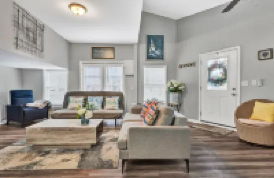 Beautiful Renovated Lake Cottage in SW County and only minutes from Downtown!