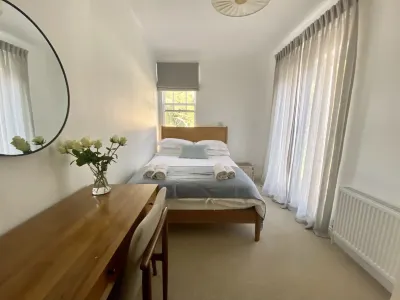 Amazing Location! Luxury 2 bed family apartment near Sandbanks - 400m to beach!