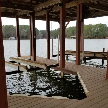 Beautiful 3 bedroom, 2 bath Log Home with Sandy Beach & Expansive Lake Views!!
