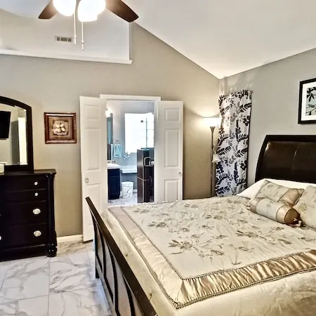 Superb,Pet Friendly. Big Backyard on Greenbelt. Heb Center. Atx Kalahari,183
