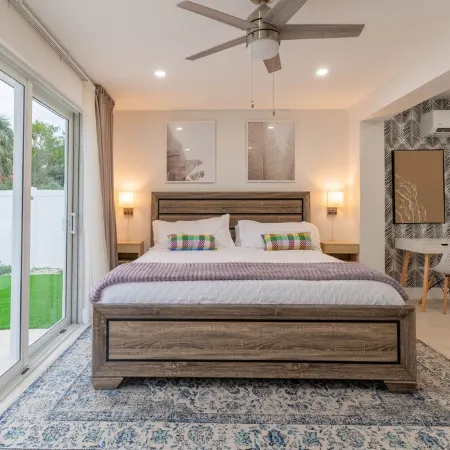 Private Beach Access-Heated Pool-TikiHut-Grill