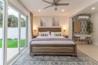 Private Beach Access-Heated Pool-TikiHut-Grill