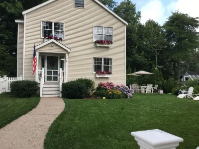 Short Beach Coastal Cottage Hotel in zona Tweed New Haven Airport