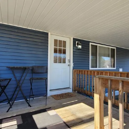 Buck's Den - Snowmobile Trails, Trailer Parking, Near hiking, golfing, Sugarloaf Отели в г. Юстис