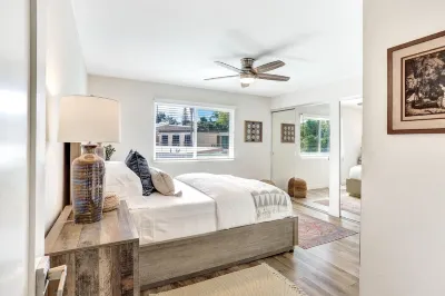 Discover the allure of Dana Point in this beautiful 1 bedroom unit that sleeps 4