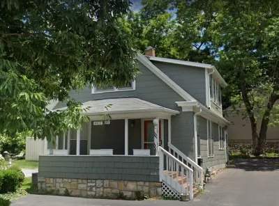 West Plaza Cozy Comfort Unit A Hotels in 